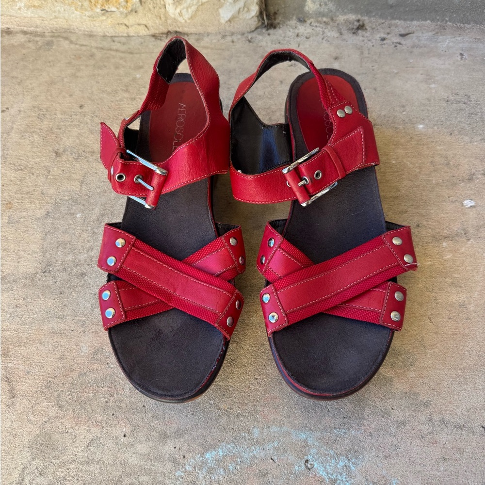 Aerosols chunk change red platform sandals